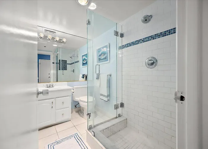 3 Bedroom With A Direct Ocean Front At The Capri! *