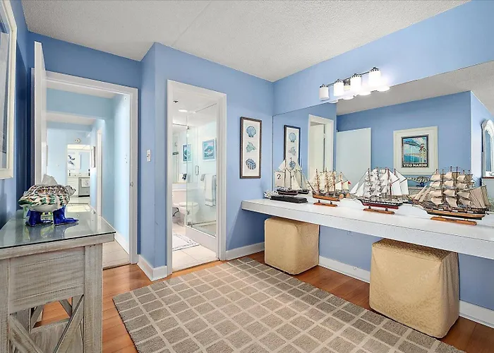 3 Bedroom With A Direct Ocean Front At The Capri! *