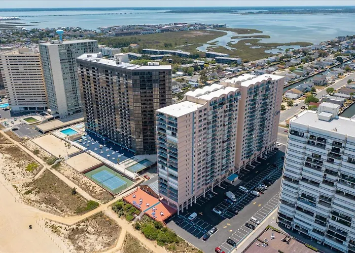 3 Bedroom With A Direct Ocean Front At The Capri! *